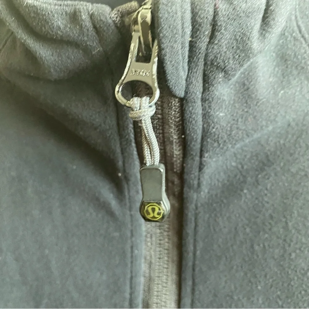 Lululemon men’s jacket - Picture 3 of 11